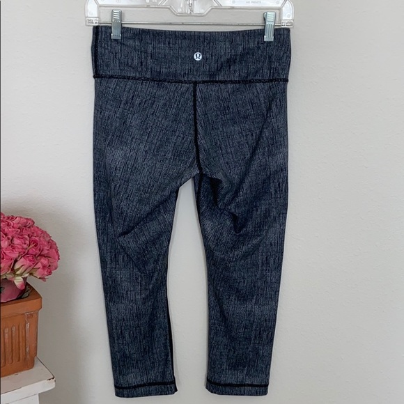 Lululemon Black & White 21” Capris - Picture 6 of 9